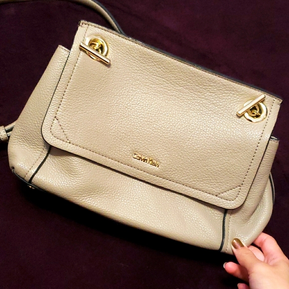 Calvin Klein Handbags - 🔴 Calvin Klein Tan Faux Leather Crossbody Flap Purse 🔴